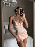 Görseli galeri görüntüleyiciye yükle, Şampanya Pembe Saten Dantel Detaylı Gecelik
