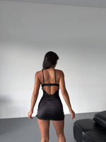 Görseli galeri görüntüleyiciye yükle, Siyah Saten Dantel Detaylı Premium Mini Gecelik
